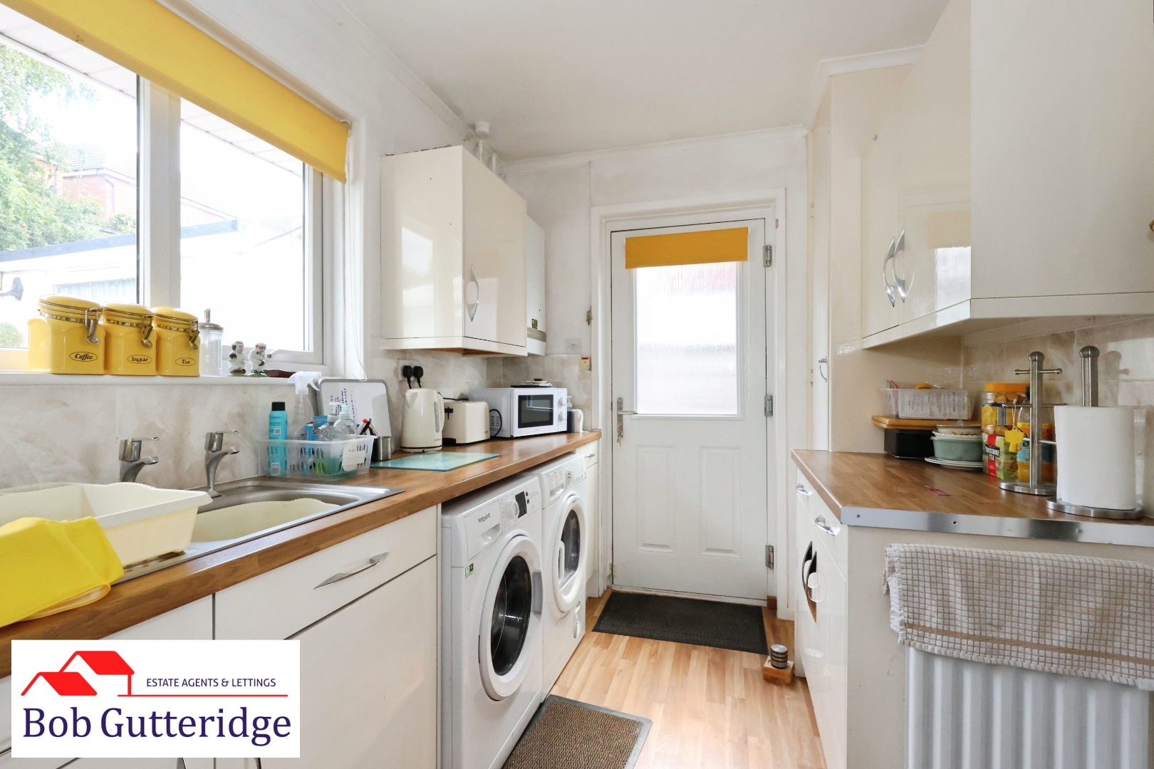 FITTED KITCHEN
